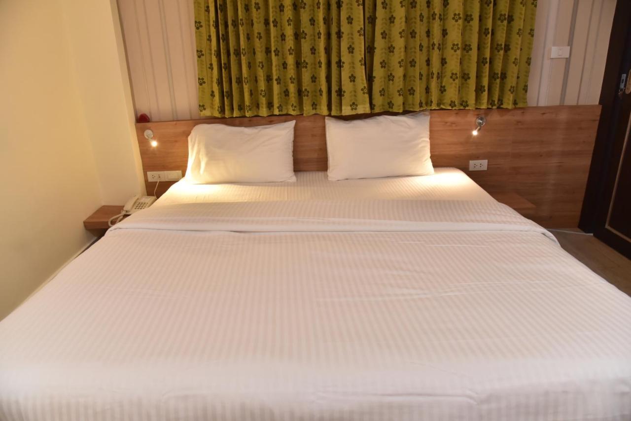 Rose Nana Hotel Бангкок Екстер'єр фото