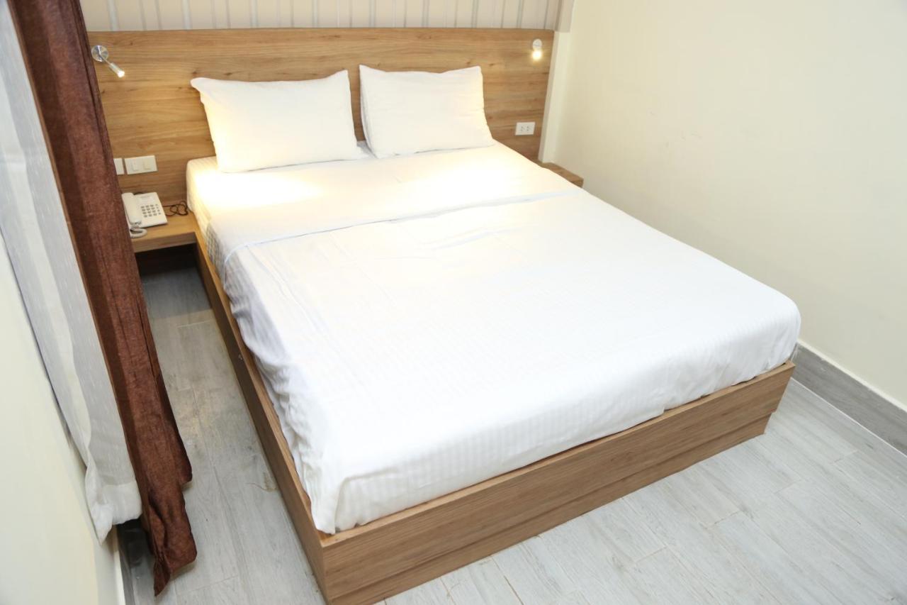 Rose Nana Hotel Бангкок Екстер'єр фото